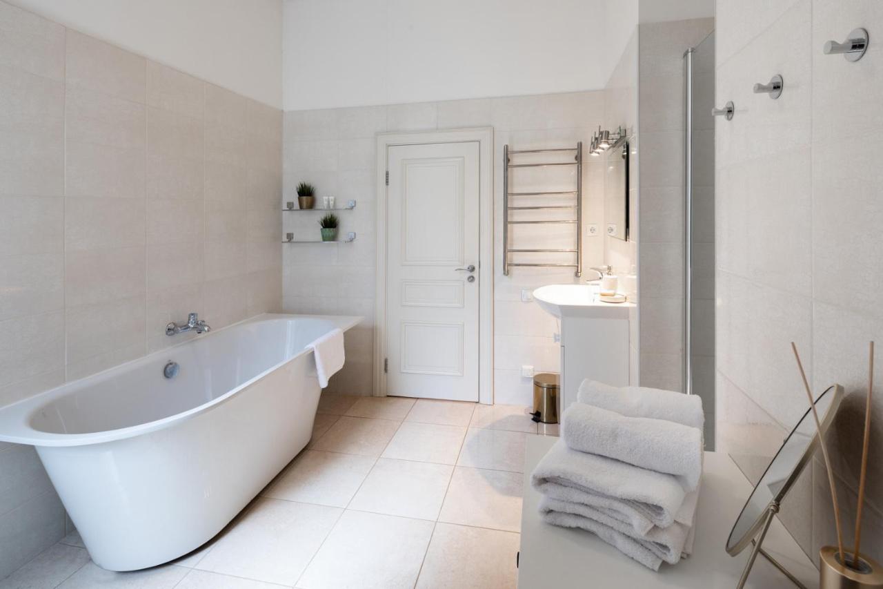 Old Riga Modern And Spacious 2 Bedroom Apartment Ngoại thất bức ảnh